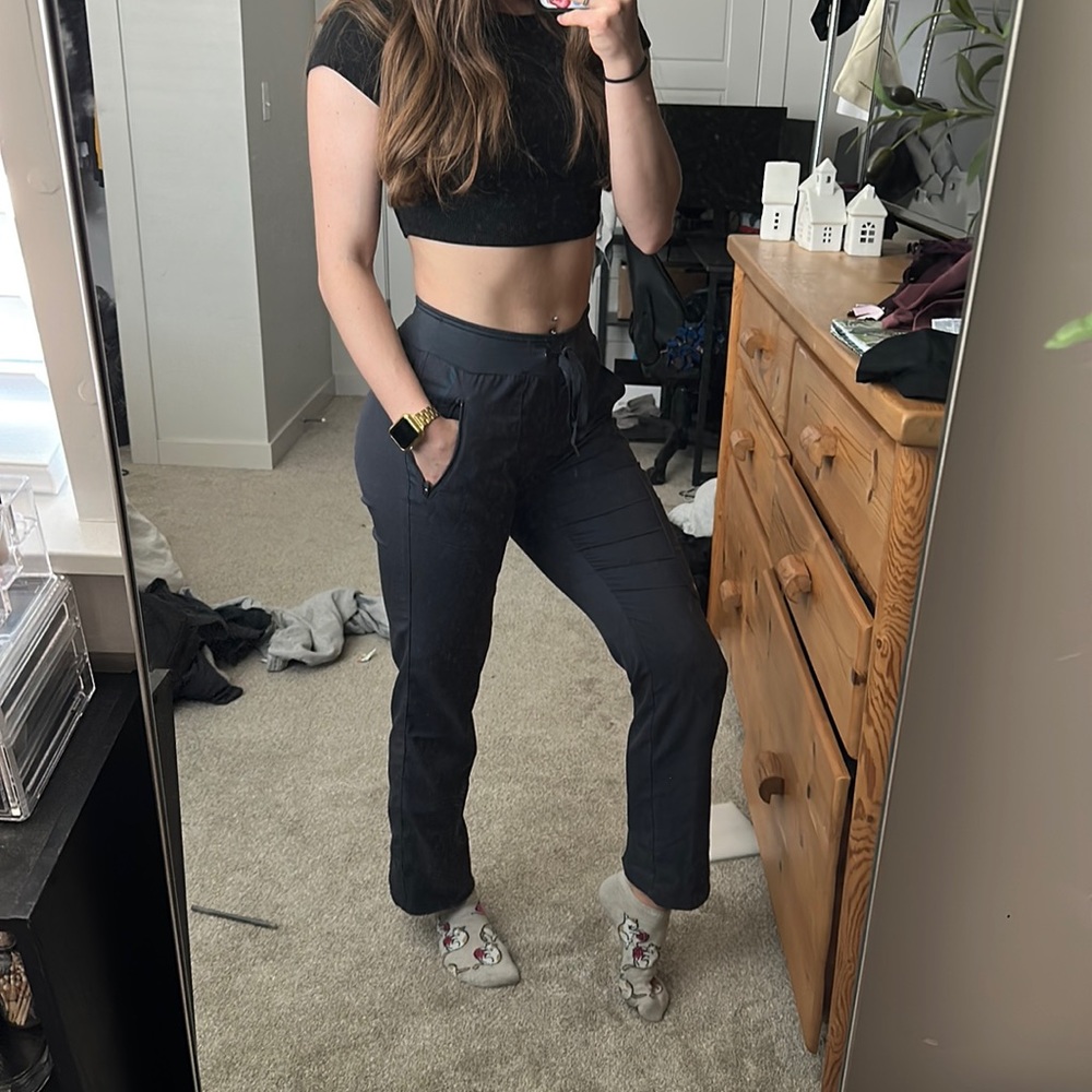 Grey’s Anatomy Impact Elevate Pant ~ Grey